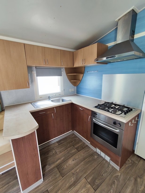 Lousiane Flores 2 mobil homes Murcia - interior cocina completa