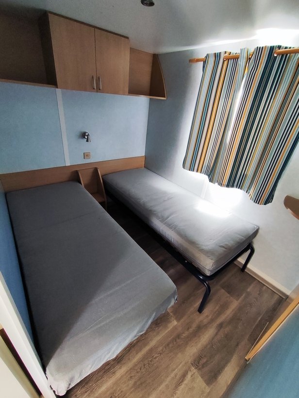 Lousiane Flores 2 mobil homes Murcia - interior dormitorio
