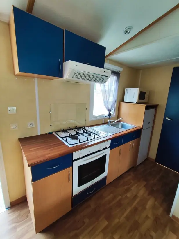 IRM Super Mercure 2002- Mobile Home Murcia - interior cocina